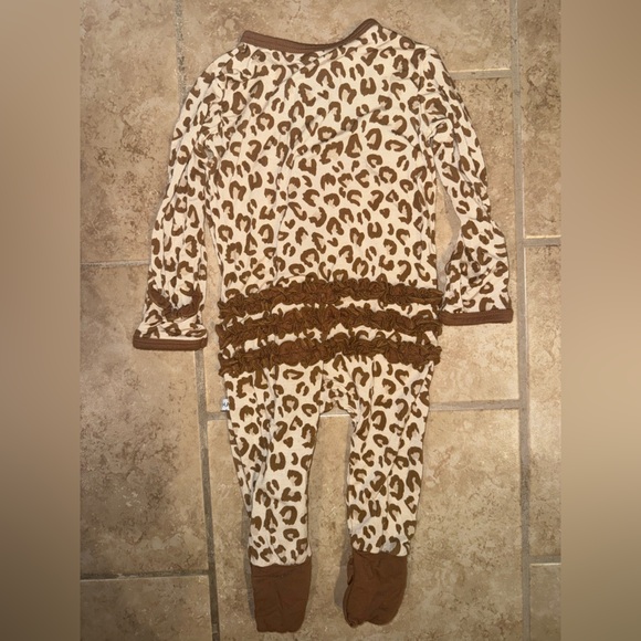 Harp Angel Boutique Bamboo Ruffle Zipper 9-12m Romper in Leopard Print - Picture 3 of 6